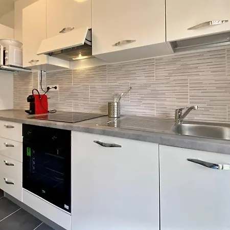 L Alicante Carré D'or 2 Pieces Terrasse Climatise *