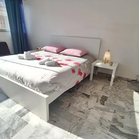 L Alicante Carre D'or 2 Pieces Terrasse Climatise مينتون