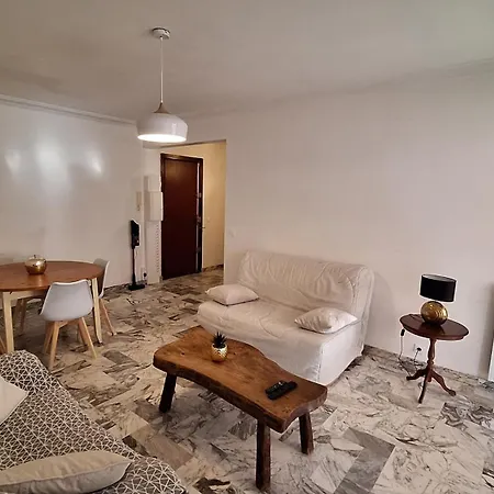 L Alicante Carre D'or 2 Pieces Terrasse Climatise * مينتون